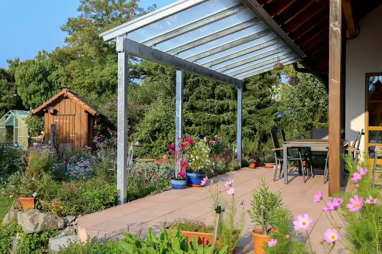 Aluminium Terrassenüberdachung für die sonnige Südseite 