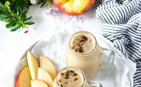 Apfelkuchen Smoothie Getränk für Herbsttage