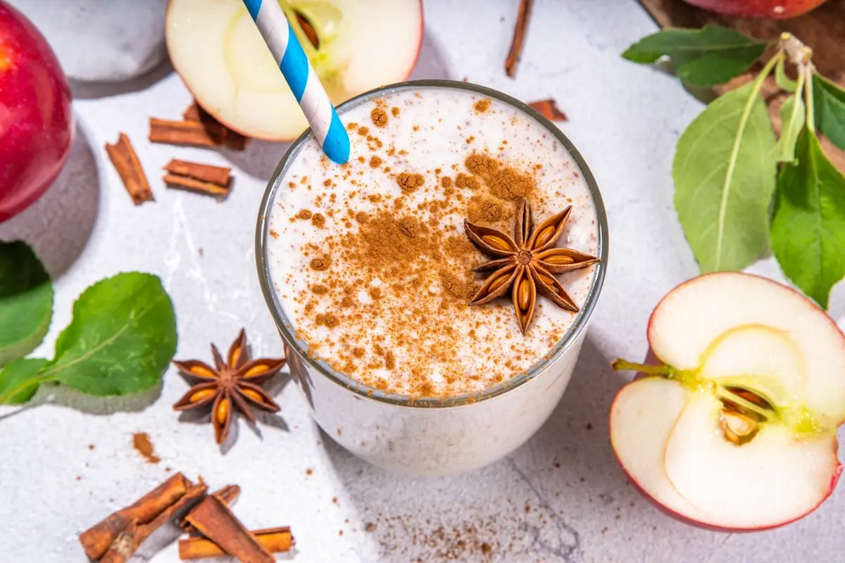 Apfelkuchen Smoothie Rezept für Herbst Getränk