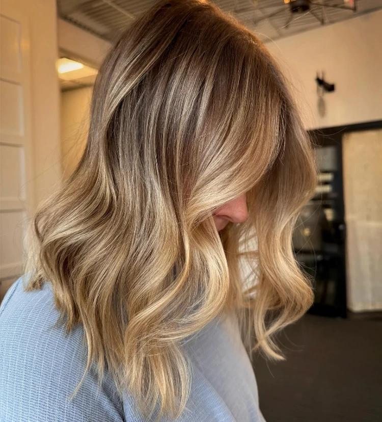 butter biscuit blonde haarfarbe trend herbst 2025