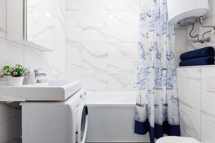 Clevere Kombi aus Waschbecken mit darunter stehender, kleiner Waschmaschine