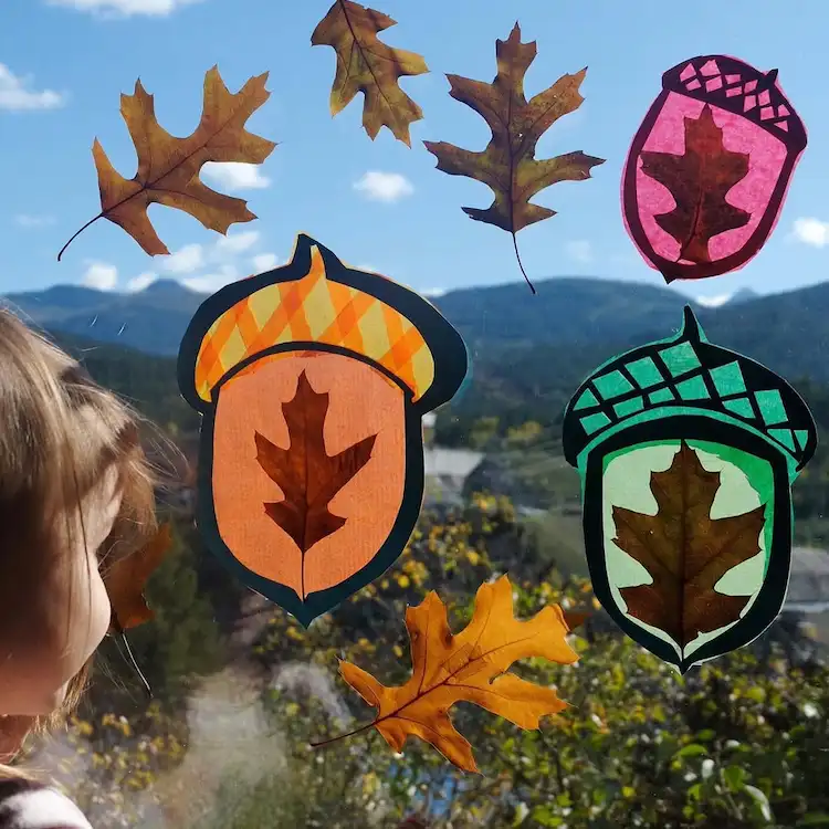 Eichel aus Buntpapier ausschneiden und beliebig dekorieren Ideen