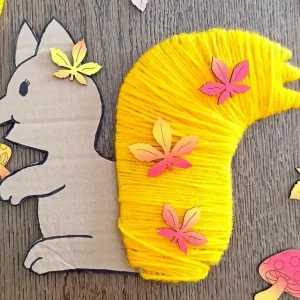 Eichhörnchen basteln aus Pappe und Strickgarn Anleitung