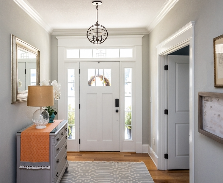 Eingangsbereich und Flur grau-weiß streichen - Einfarbig, halbhoch oder mit Mustern