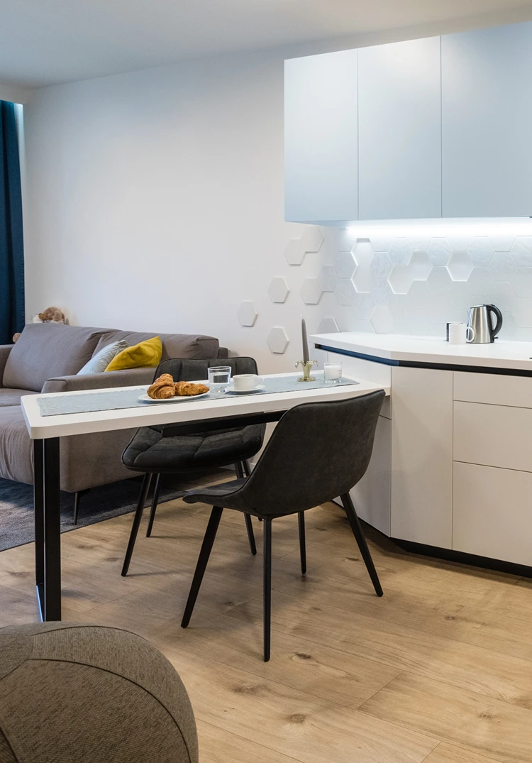 esstisch quer an küchenzeile angebaut mit platz für zwei