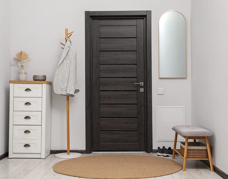 Flur platzsparend einrichten mit Hocker und kleinem Schrank