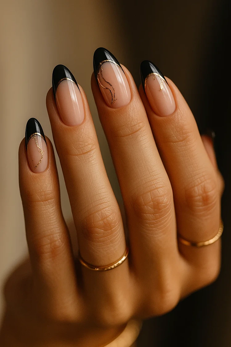 french nails spitzen in schwarz goldene elemente