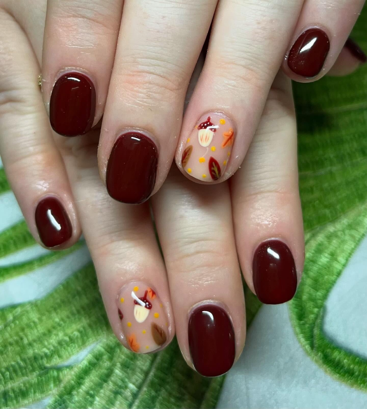 herbst nägel in braun mit herbstmotiven