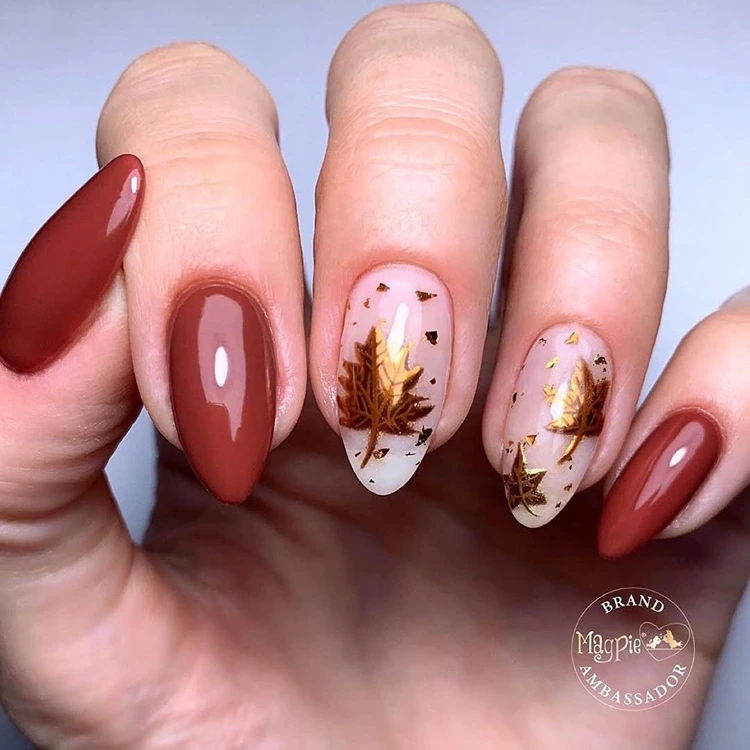 herbst nageldesign in rot und gold