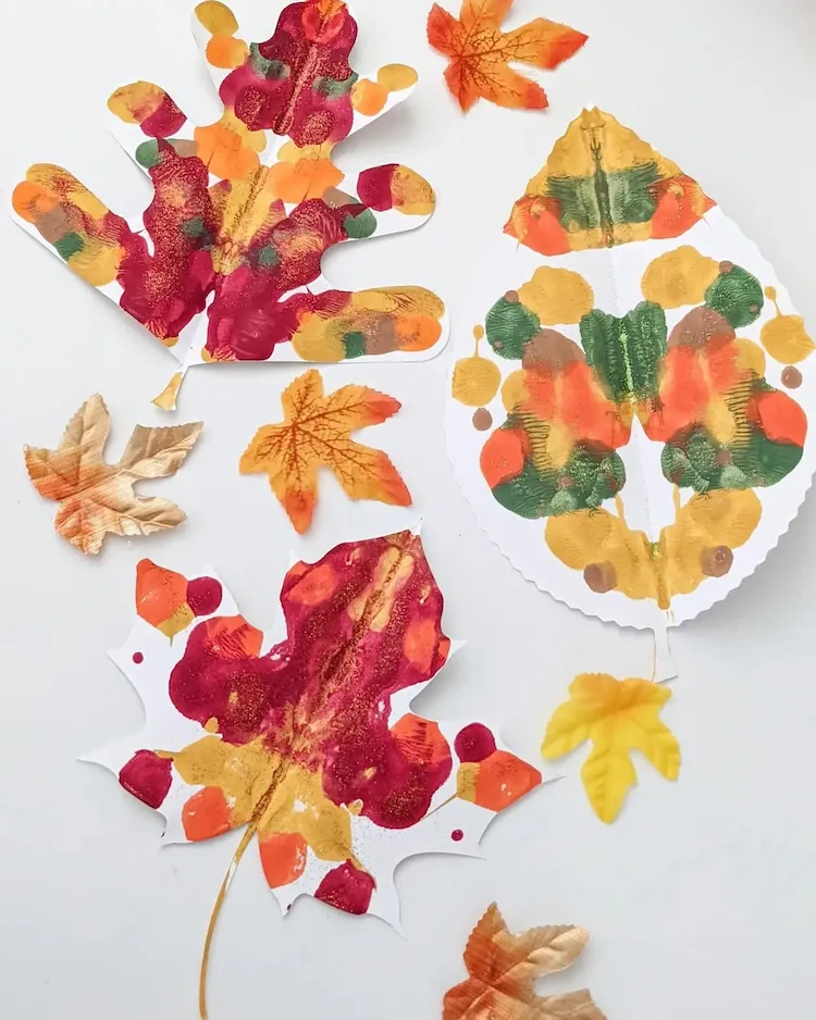 Herbstblätter beliebig bemalen und gestalten Anleitung für Malprojekt für Kinder in der Grundschule