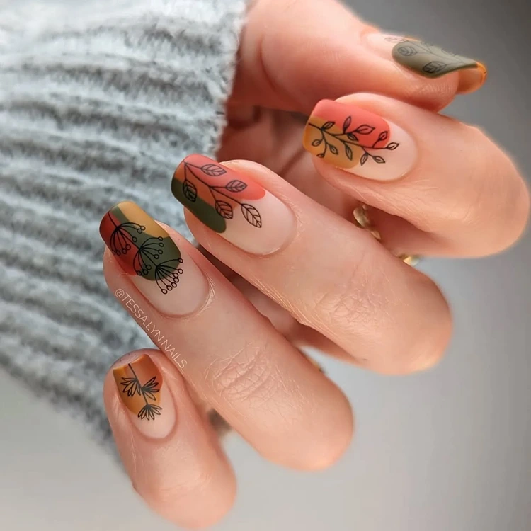 herbstliches nageldesign matte farbverläufe mit feinen blattzeichnungen