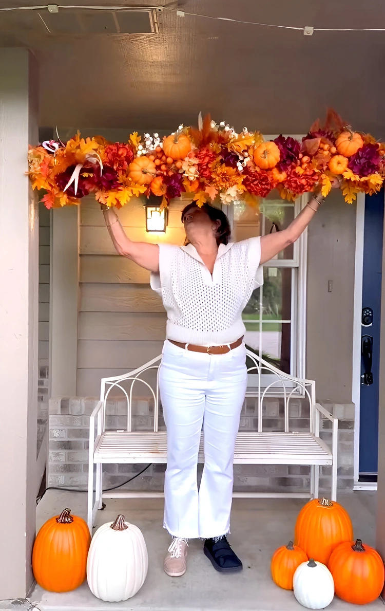 Idee für eine Girlande im Türrahmen mit Teleskopstange