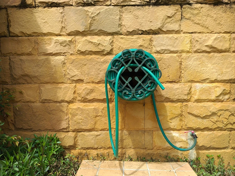 Ideen zur Aufbewahrung des Gartenschlauchs - Wandorganizer gibt es in schönen Designs