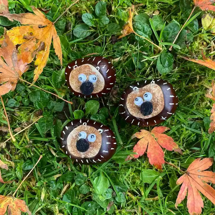 Igel malen auf Kastanien Ideen für Herbstdeko mit den Kindern