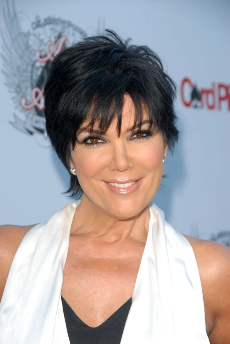 kris jenner choppy long pixie mit wispy bangs