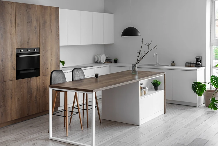 Kücheninsel planen mit Stauraum und Sitzplätzen