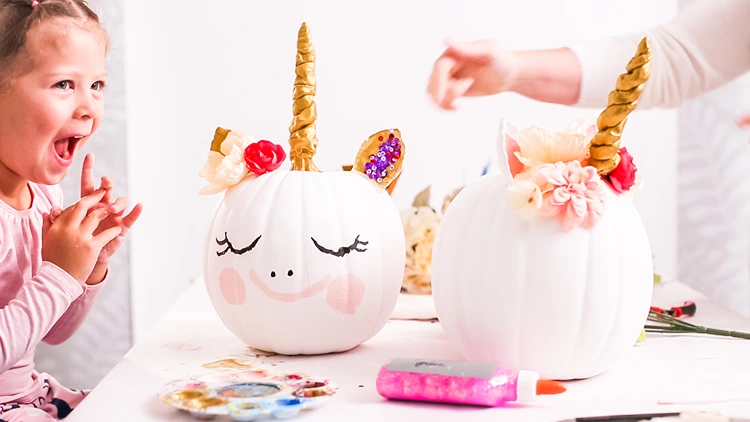 kürbis einhorn gesicht malen