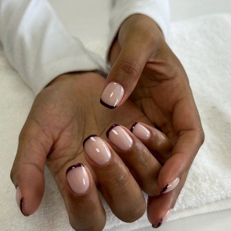 kurze herbstnägel im trend – micro french