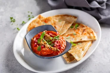 Leckere Vorspeise aus Paprika selber zubereiten Muhammara