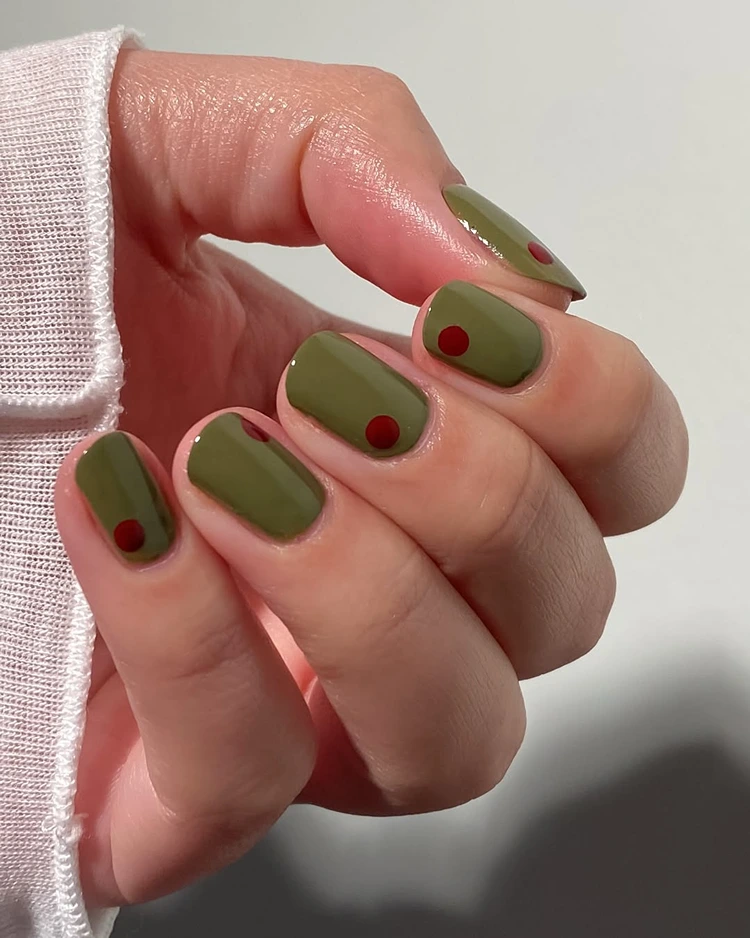 martini olive nails nageldesign trend herbst 2025