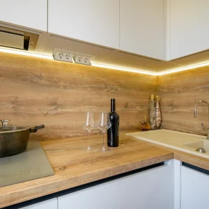 moderne küche mit unterbausteckdosen