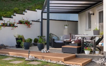 Moderne Terrasse mit Überdachung und stilvollem Design