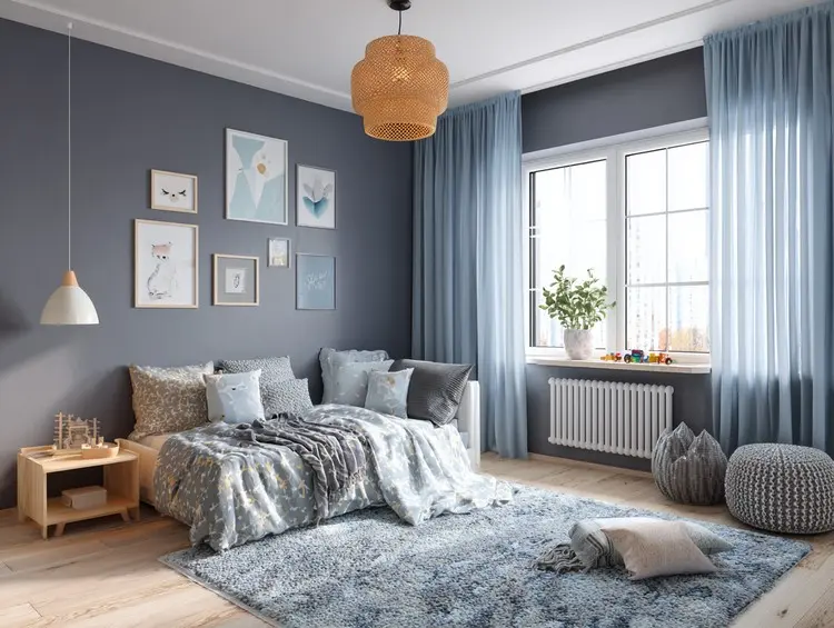 Modernes Jungenzimmer mit dunkelgrauen Wänden, weißer Decke und hellblauen Vorhängen