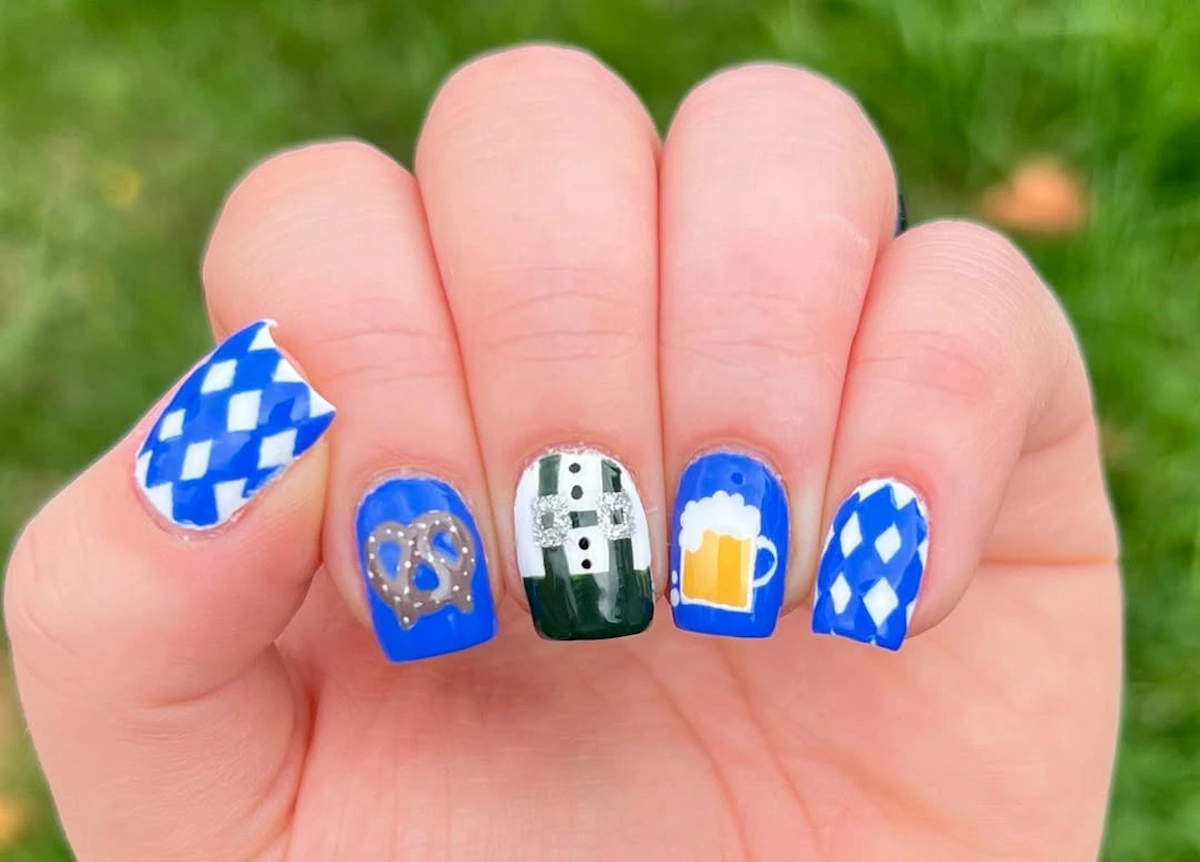 Motive auf die Nägel malen - Bier und Bretzel zum Oktoberfest 2025