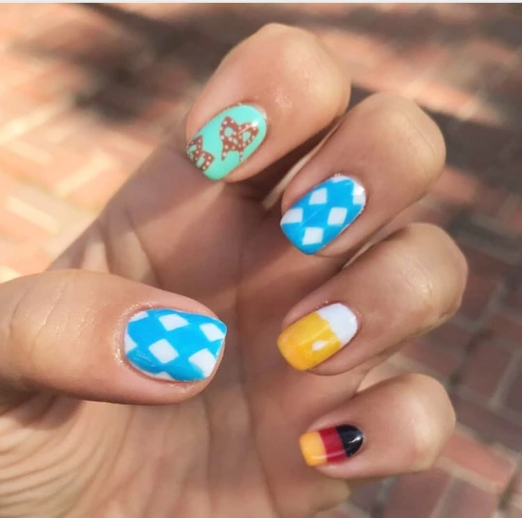 Naildesign für Oktober mit Rautenmotiven und deutscher Flagge