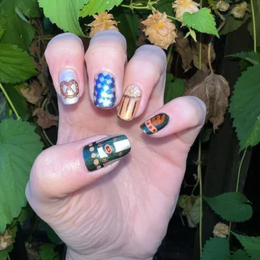 Oktoberfest Nageldeisng mit Bretzeln und Rautenmuster