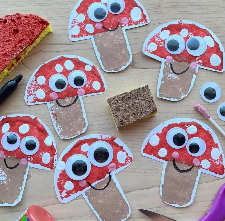 Pilz stempeln mit Schwamm für Kinder im Kita Alter