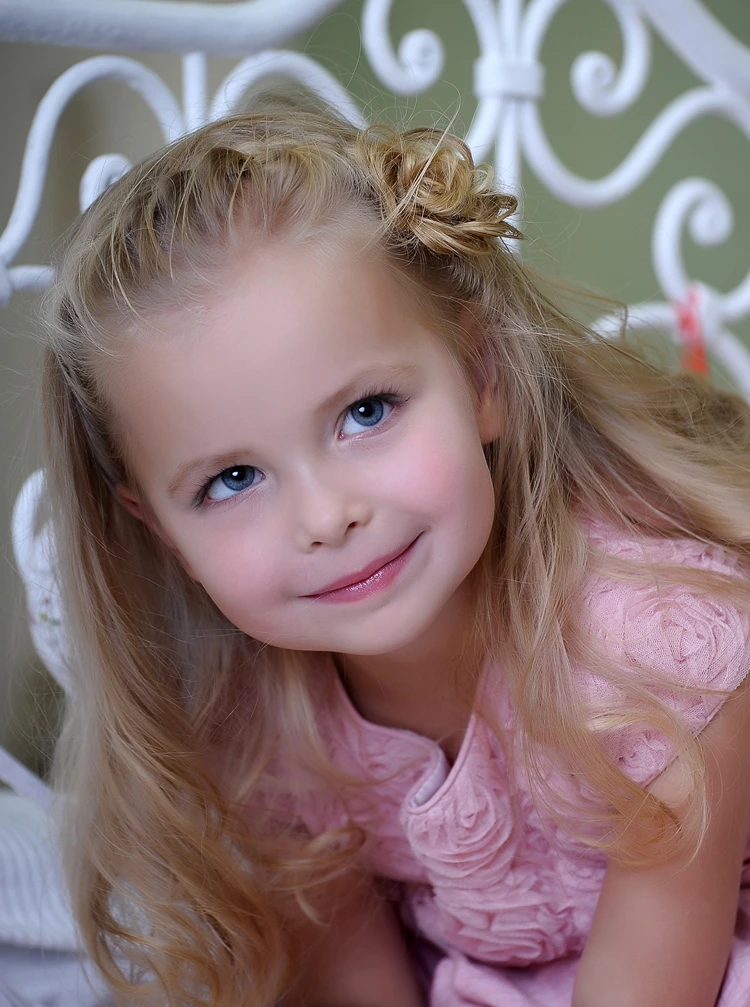 praktisch, verspielt und elegant – die perfekte mädchenfrisur