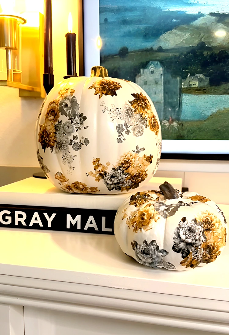 Serviettentechnik für Vintage-Kürbisse zum Dekorieren des Heims im Herbst