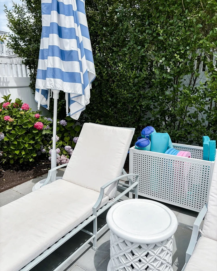 Wäschekörber und andere Boxen als Organizer für Poolspielzeug und Co.