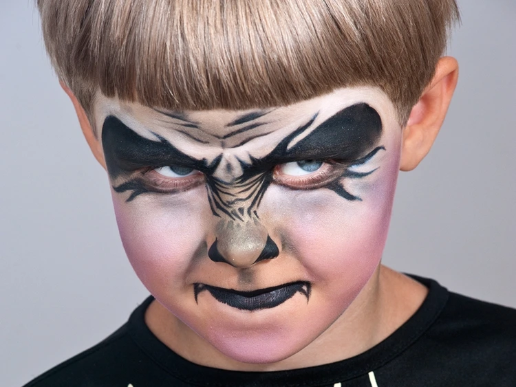 Anleitung zum Kinderschminken für Halloween für Jungen