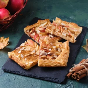 Apfel-Pudding-Schnitten mit Blätterteig backen zum Kaffee