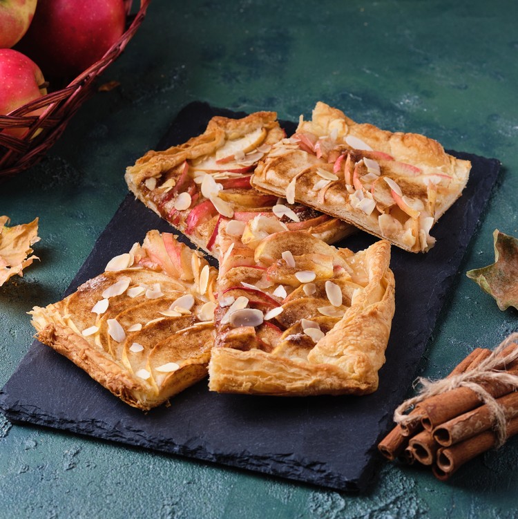 Apfel-Pudding-Schnitten mit Blätterteig und Mandeln selber machen