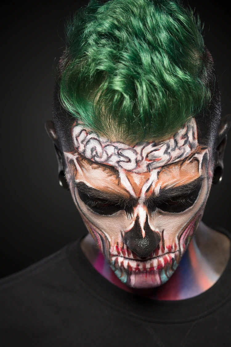 auffälliger halloween look mit künstlerischer note