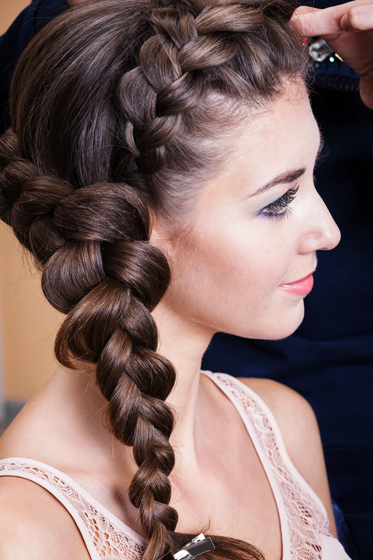 brautfrisuren mit kranz – edler look für hochzeit und feste