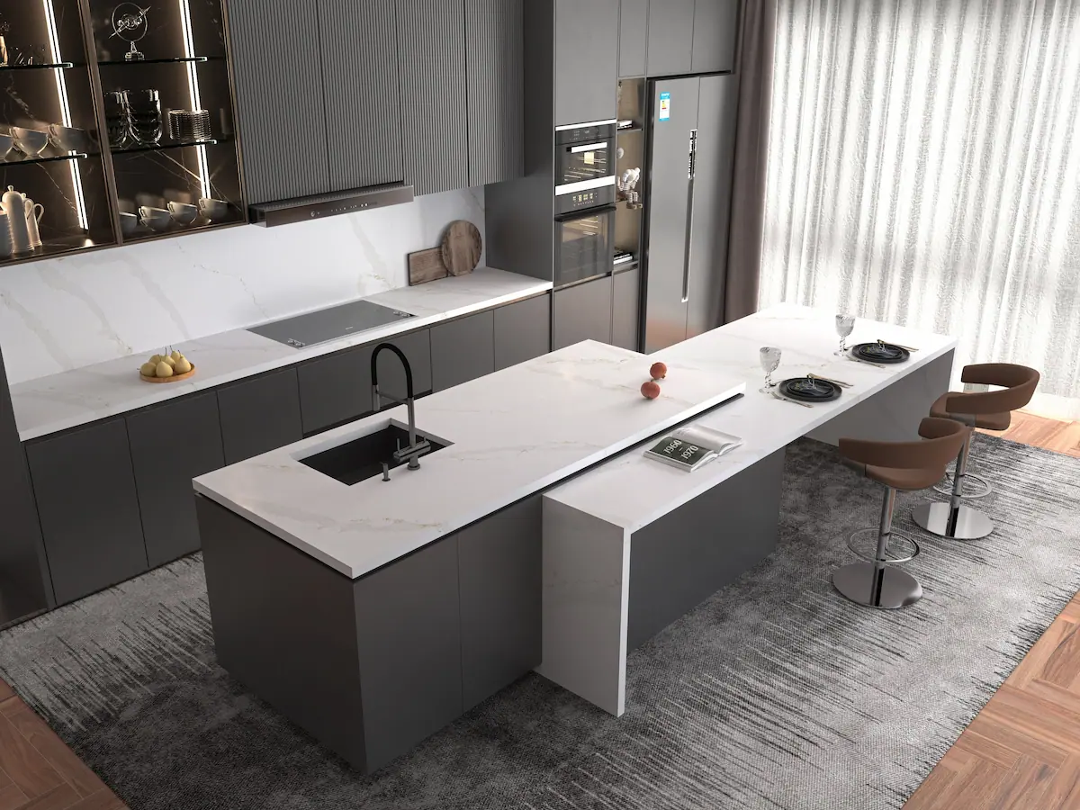 designküche anthrazit mit kücheninsel und weißer arbeitsplatte in marmoroptik