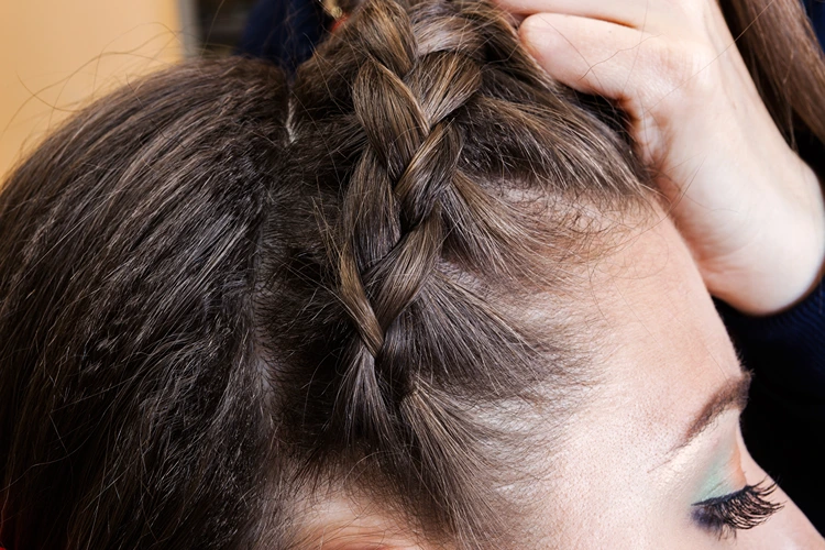 detailaufnahme haarkranz flechten schritt für schritt