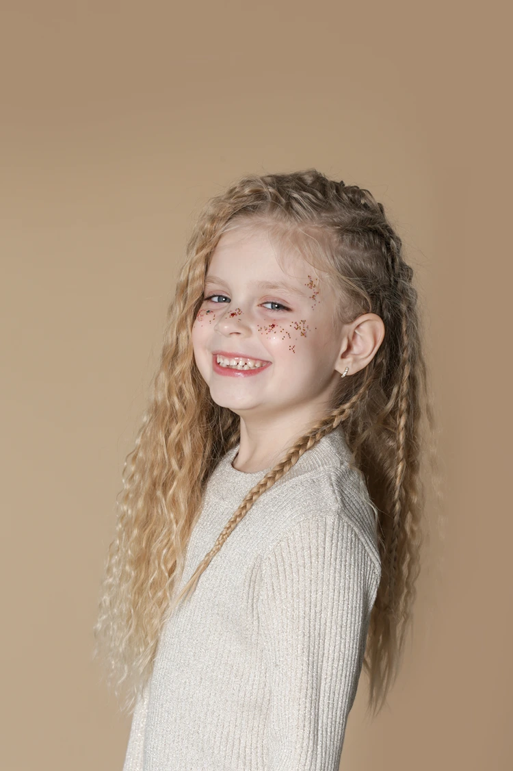 Die Frisur mit den Wellen sieht auch halboffen super aus