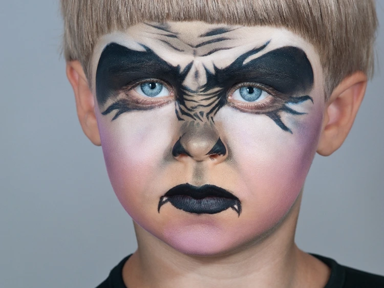 Die Make-up-Idee ist auch für Mädchen geeignet