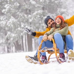 Die richtige Kleidung im Winter hält warm und ist atmungsaktiv