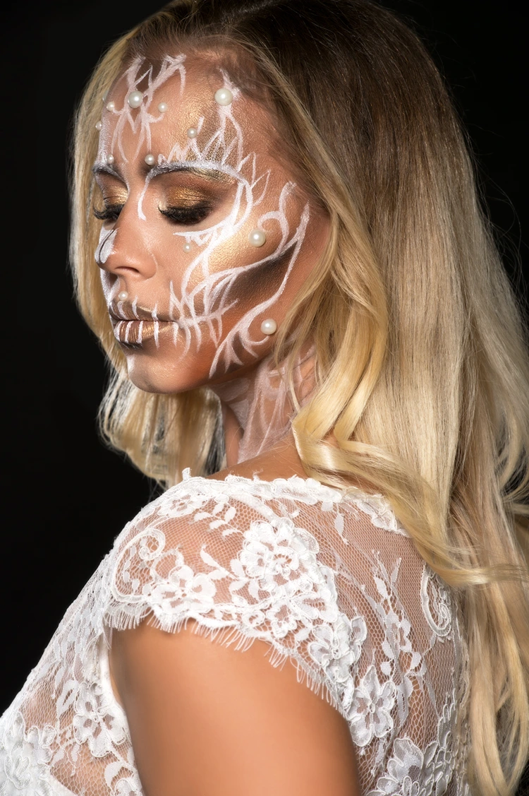 Einfache Schminkidee für Frauen oder Teenager als Last-Minute-Kostümidee