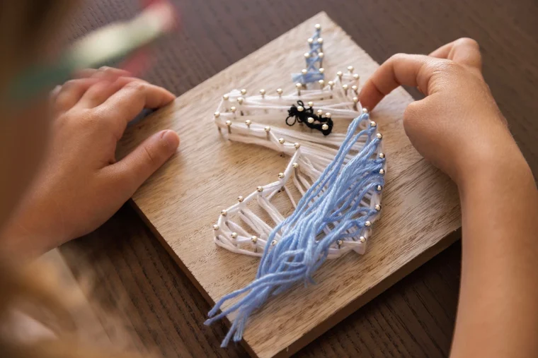 Fadenbild mit Einhorn selber machen mit Kindern