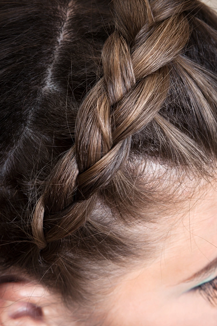 flechtfrisur haarkranz – seitlicher start für harmonischen look