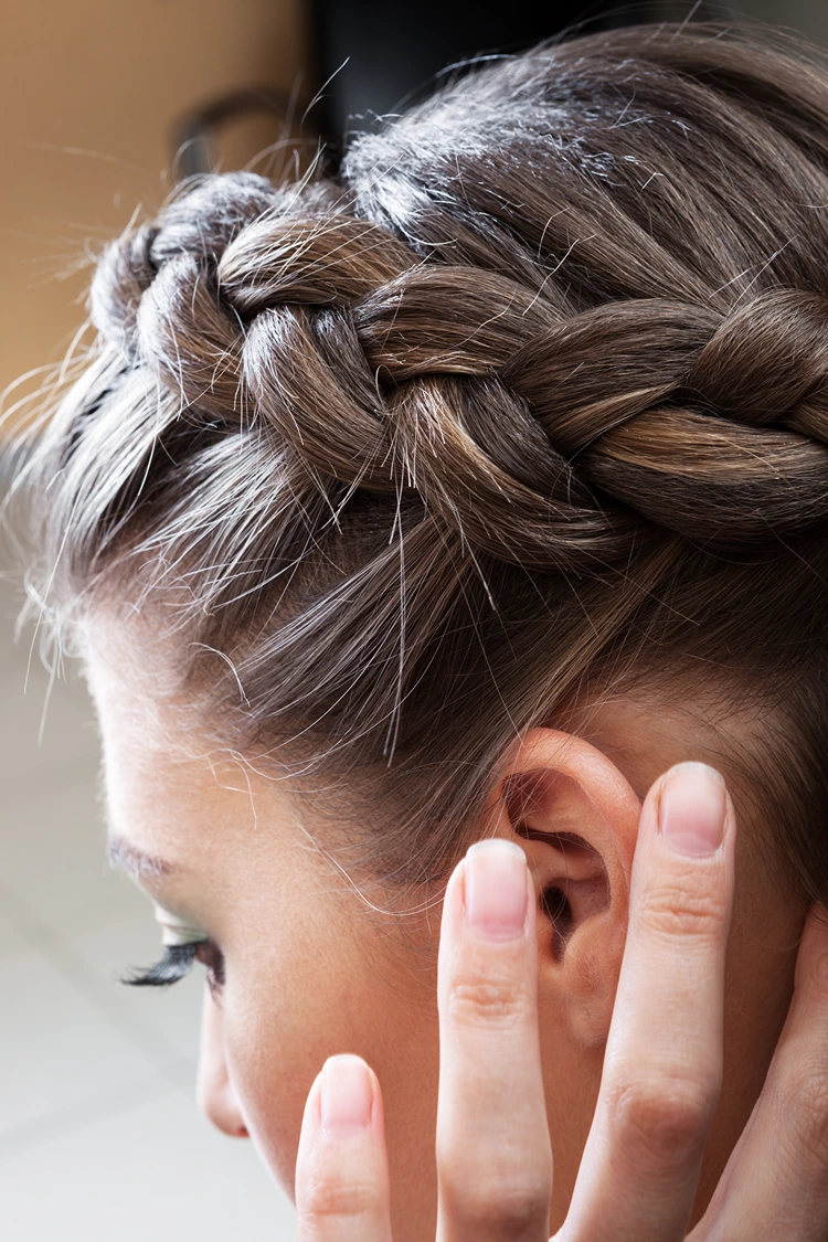 frisur haarkranz zopf – perfekt für dirndl und oktoberfest