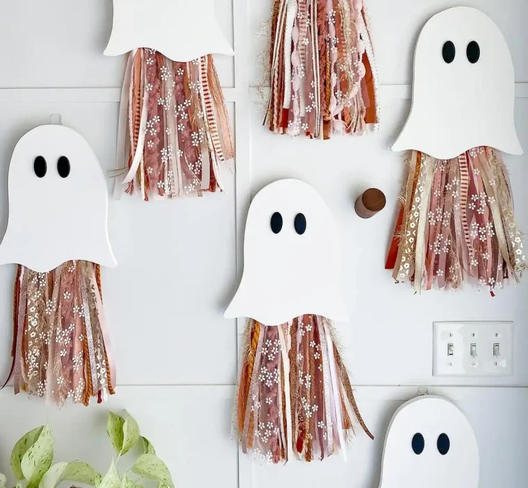 Gespenster als Wand oder Fensterdeko zu Halloween basteln