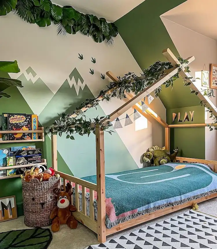 Girlande aus Blättern als Deko fürs Hausbett